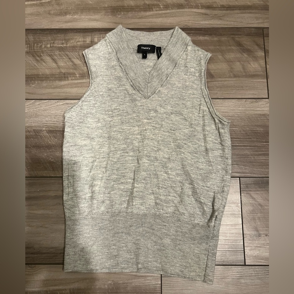 Theory Light Gray Sleeveless V-Neck Knit Sweater vest